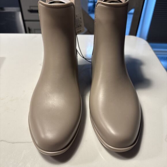 A New Day Women's Taupe Chelsea Rain Boots Size 9 Waterproof - Picture 1 of 11